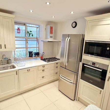 Villa Modern 3-Bed House In Surrey Quays à Londres Extérieur photo