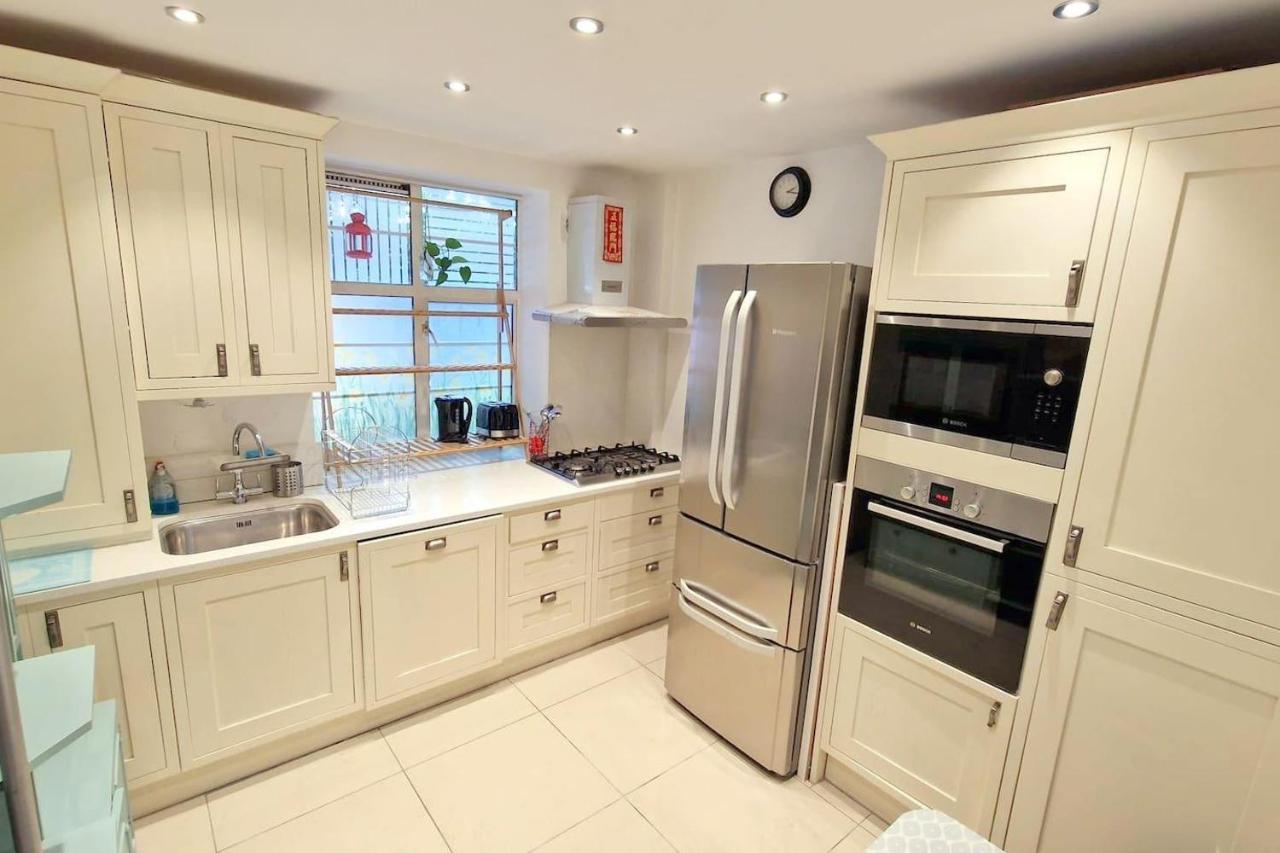 Villa Modern 3-Bed House In Surrey Quays à Londres Extérieur photo
